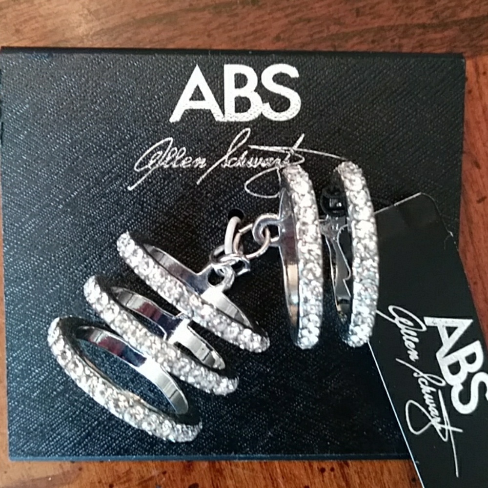 Allen Schwartz knuckle ring